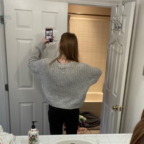 American eagle sweater; grey; Large; very cute - Picture 5 of 7